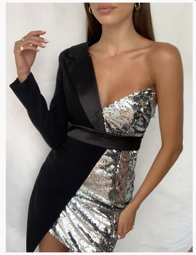 فستان اسود مع لمعه لون فضي