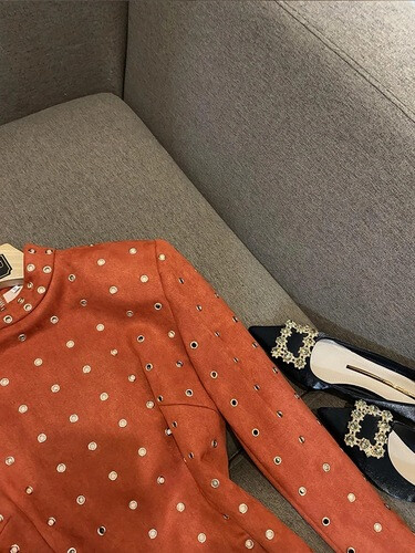 فستان شامواه برتقالي مع حلقات ذهبيه