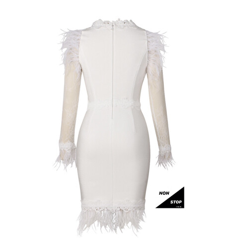 فستان باندج ابيض مع ريش