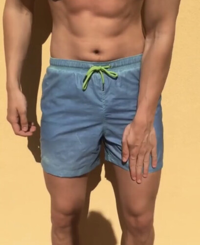 شورتات تتغير الوانها ازرق اخضر