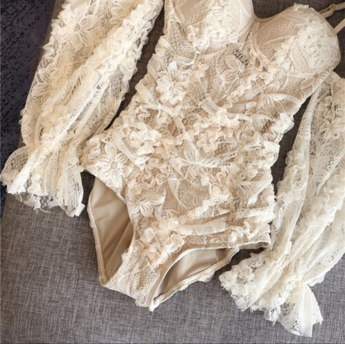 بودي سوت اوف وايت