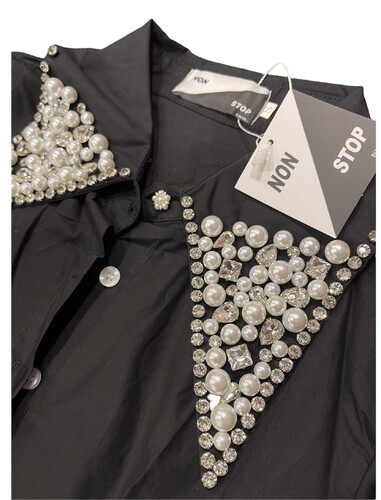 قميص اسود مع شوارفسكي و لؤلؤ اكمام طويلة