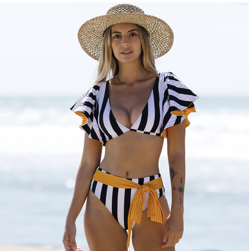 مايوه قطعتين مخطط اسود و ابيض وبرتقالي