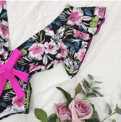 مايوه قطعه واحده وردي مع رافلز