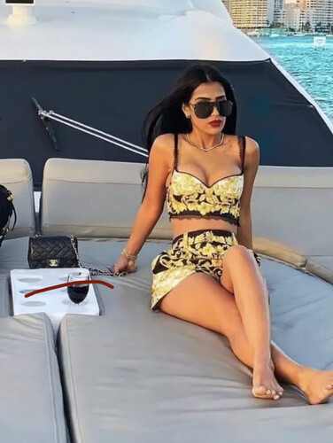 بدلة قطعتين شورت مع توب ستان