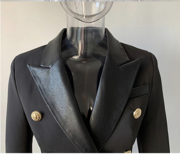 جاكيت اسود مع جلد