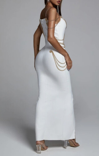 فستان ابيض استرج مع احجار و سلاسل