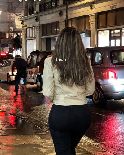 جاكيت جلد بيج