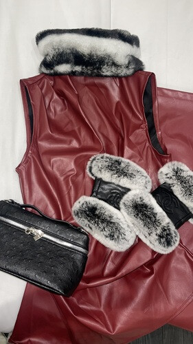 بدله قطعتين توب وتنوره جلد مع فرو