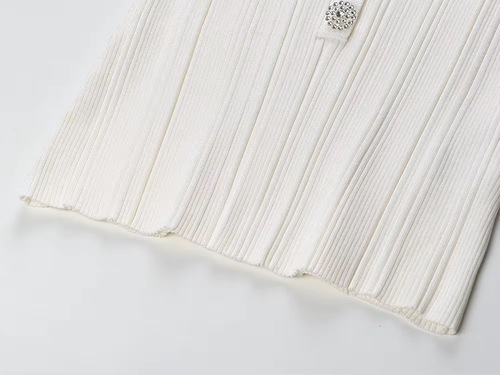 بلوزه بيضاء مع سواروفسكي