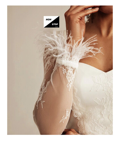 فستان باندج ابيض مع ريش