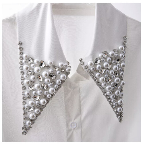 قميص ابيض مع قبه شوارفسكي و لؤلؤ كم طويل