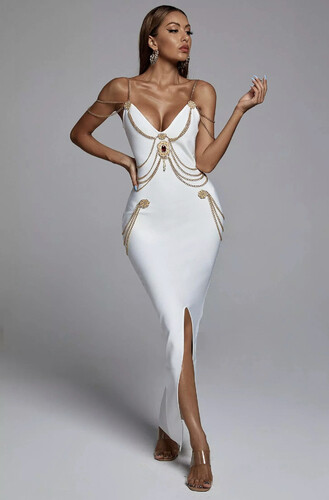 فستان ابيض استرج مع احجار و سلاسل