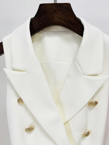 توب بليزر ابيض