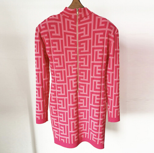 105 فستان وردي اكمام طويله