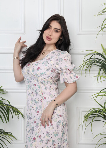 فستان صيفي فاتح