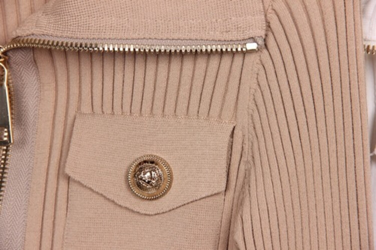 بلوزه حياكه لون بيج مع ازرار