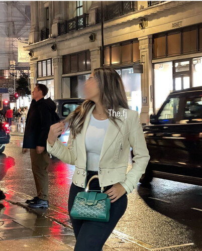 جاكيت جلد بيج