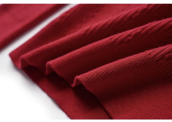 بلوزه لون احمر بقبه طويله