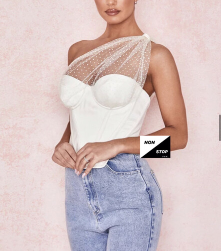 توب بكتف واحد لون ابيض