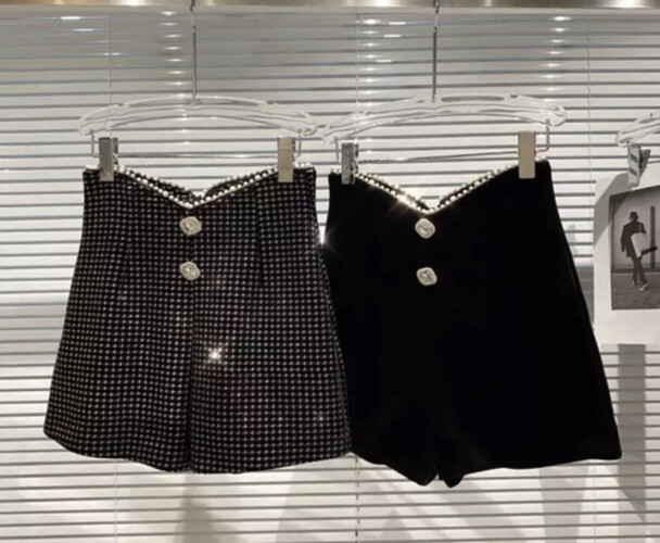 شورت مخمل لامع