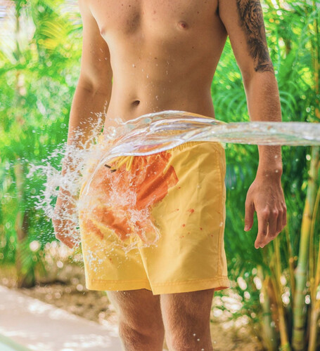 شورتات بحر تتغير الوانهم اصفر برتقالي