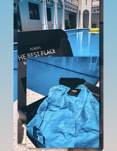 شورت يتغير لونه بالماء ازرق فاتح و غامق