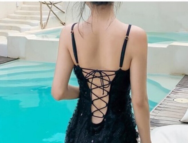 بودي سوت اسود مع اكمام نازلة