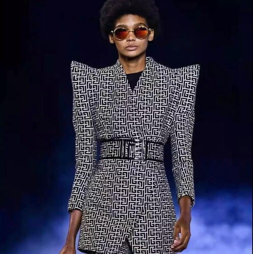 بدله قطعتين جاكيت بليزر مع شورت سترج باندج