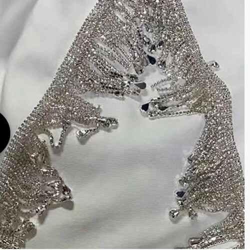 فستان ابيض باندج مع شوارفسكي على الظهر