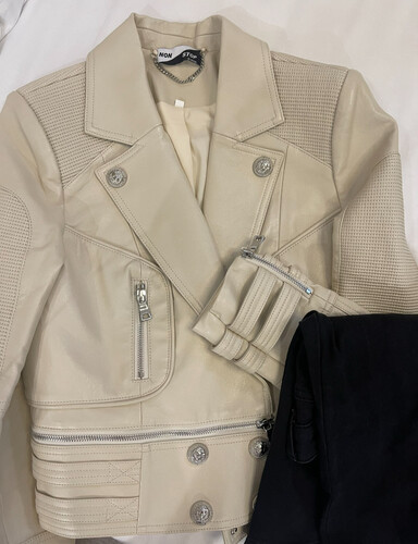 جاكيت جلد بيج