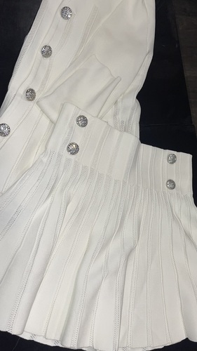 بدله قطعتين تنوره و بلوزه مع ازرار سواروفسكي