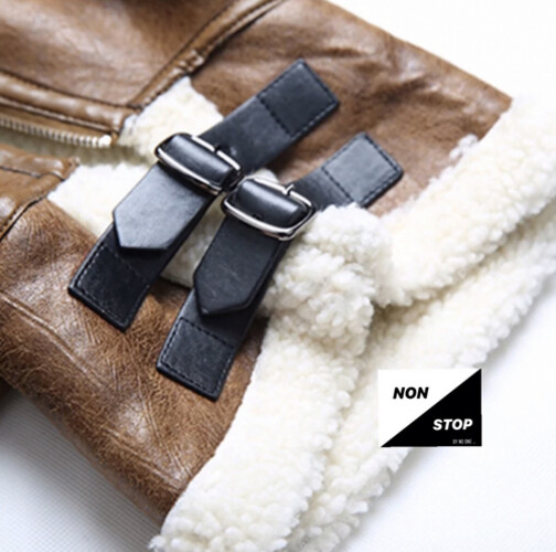 جاكيت بني مع فرو