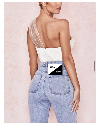 توب بكتف واحد لون ابيض