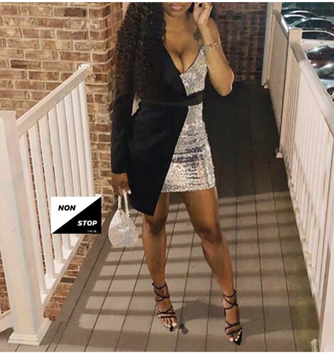 فستان اسود مع لمعه لون فضي