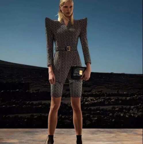 بدله قطعتين جاكيت بليزر مع شورت سترج باندج