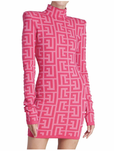 105 فستان وردي اكمام طويله