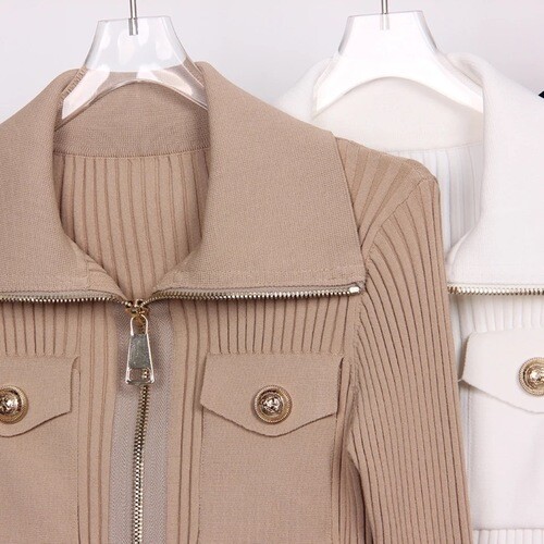 بلوزه حياكه لون بيج مع ازرار