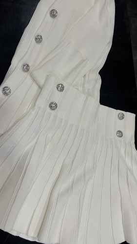 بدله قطعتين تنوره و بلوزه مع ازرار سواروفسكي