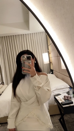 بدله قطعتين تنوره و توب ساتان مع دانتيل