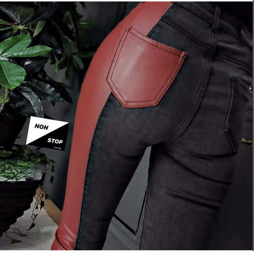 بنطلون جينز مع جلد احمر