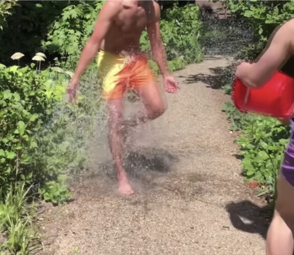 شورتات بحر تتغير الوانهم اصفر برتقالي