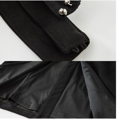 فستان اسود مع اكمام خارجيه و ازرار سواروفسكي