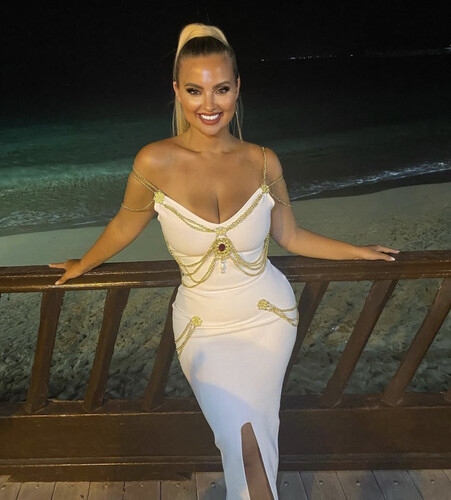 فستان ابيض استرج مع احجار و سلاسل