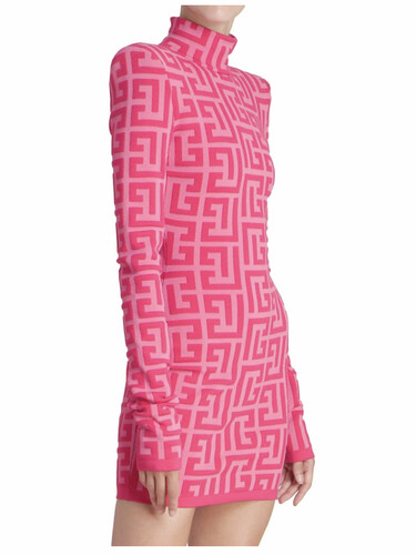 105 فستان وردي اكمام طويله