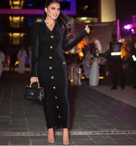 فستان مخمل اسود ب اكمام طويله