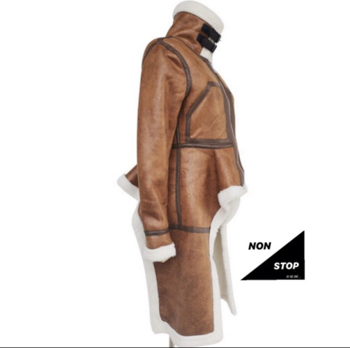 جاكيت بني مع فرو