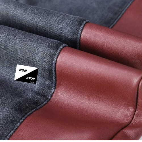 بنطلون جينز مع جلد احمر