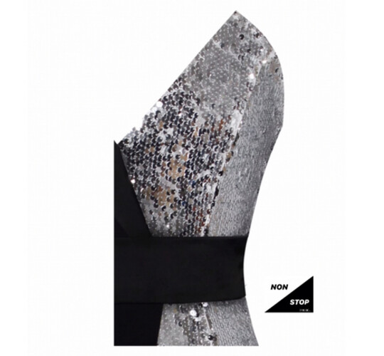 فستان اسود مع لمعه لون فضي