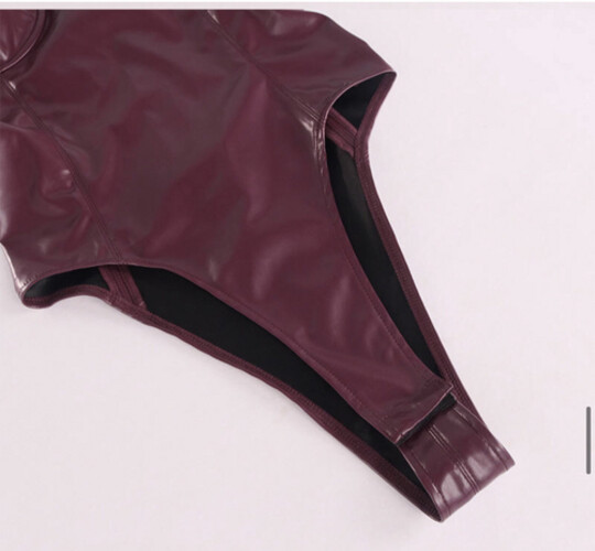 بودي سوت جلد عنابي